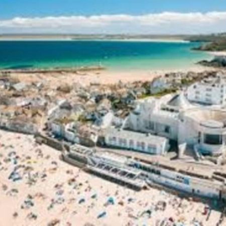 St Ives Apartment Private Parking With Garden 10 Minute Walk Into Town And Beach エクステリア 写真