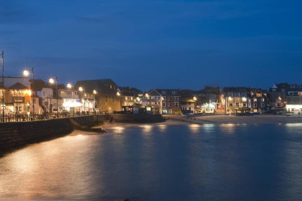 St Ives Apartment Private Parking With Garden 10 Minute Walk Into Town And Beach エクステリア 写真
