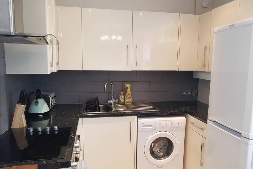 St Ives Apartment Private Parking With Garden 10 Minute Walk Into Town And Beach エクステリア 写真